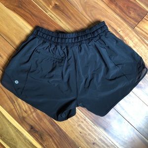 Lululemon hotty hot black shorts 4in